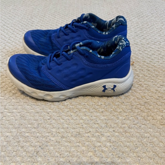 Under Armour Boys size 13k tennis shoes/sneakers - Picture 3 of 8